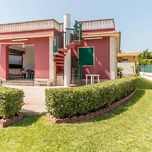 Ferienhaus Red House Near The Sandy Beach, Parking & Wi-fi, Avola